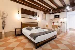 Fenix Colombina in Biennale - Your little house Venedig